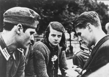 Au centre, Sophie Scholl