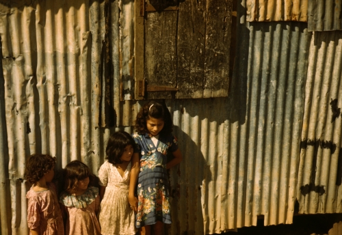 Jack_Delano,_Children_in_a_company_housing_settlement,_San_Juan,_Puerto_Rico,_1941.jpg